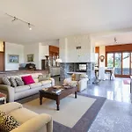 Tudor - Beautiful Large Amidst Lush Nature! Villa Ghevio