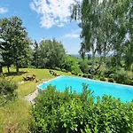 Tudor - Beautiful Large Amidst Lush Nature! Villa