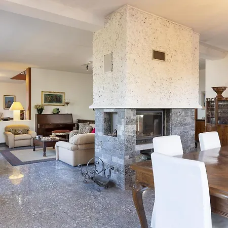 Villa Tudor - Beautiful Large Amidst Lush Nature! *