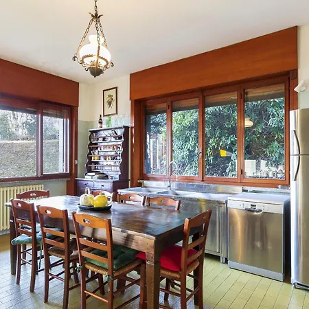 Tudor - Beautiful Large Amidst Lush Nature! Βίλα Ghevio