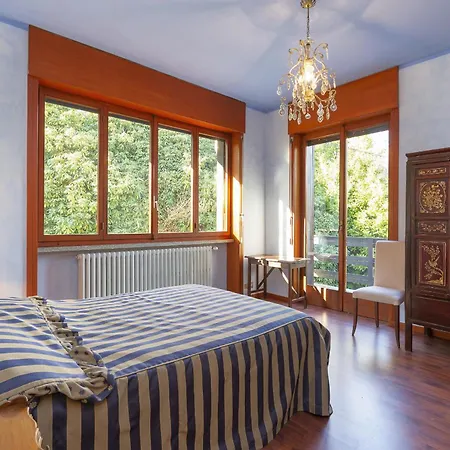 Tudor - Beautiful Large Amidst Lush Nature! Villa