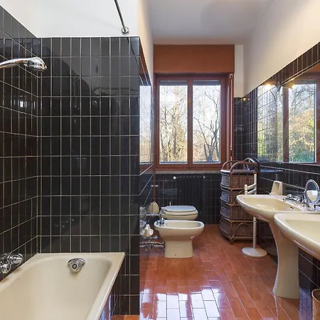 Villa Tudor - Beautiful Large Amidst Lush Nature! Ghevio
