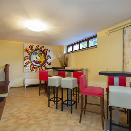 Villa Tudor - Beautiful Large Amidst Lush Nature! *