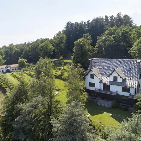 Tudor - Beautiful Large Amidst Lush Nature! Villa *