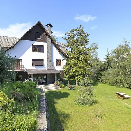 Tudor - Beautiful Large Amidst Lush Nature! Villa