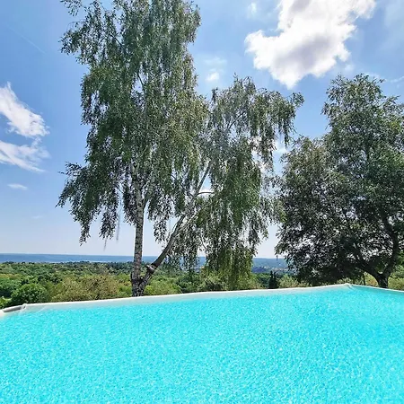 Tudor - Beautiful Large Amidst Lush Nature! * Ghevio