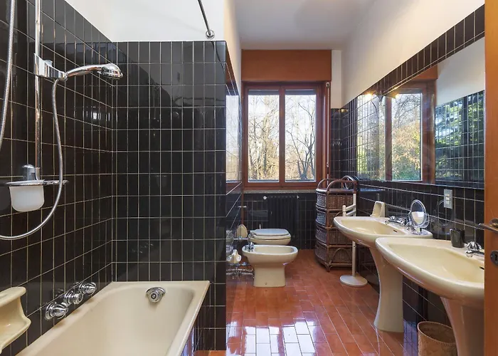 Villa Tudor - Beautiful Large Amidst Lush Nature! Ghevio