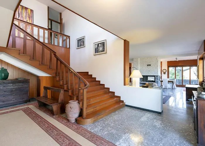 Villa Tudor - Beautiful Large Amidst Lush Nature! *