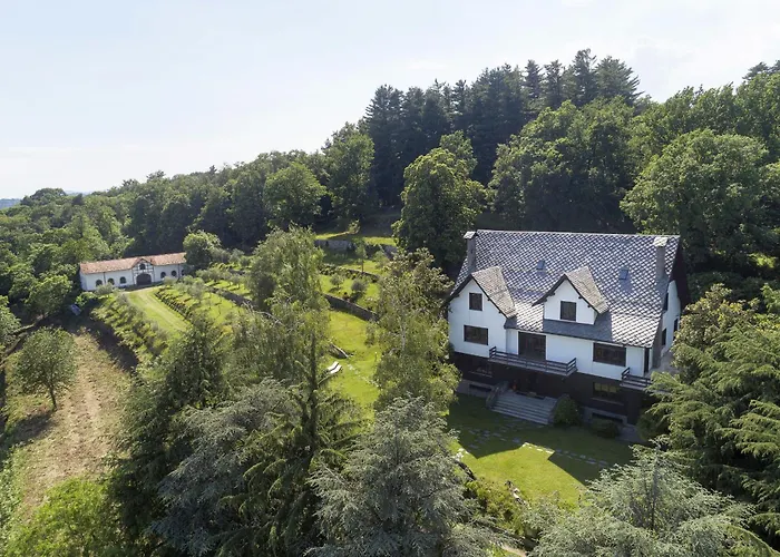 Tudor - Beautiful Large Amidst Lush Nature! Villa *