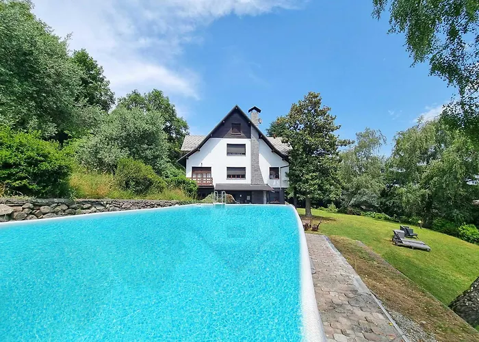 Villa Tudor - Beautiful Large Amidst Lush Nature! *